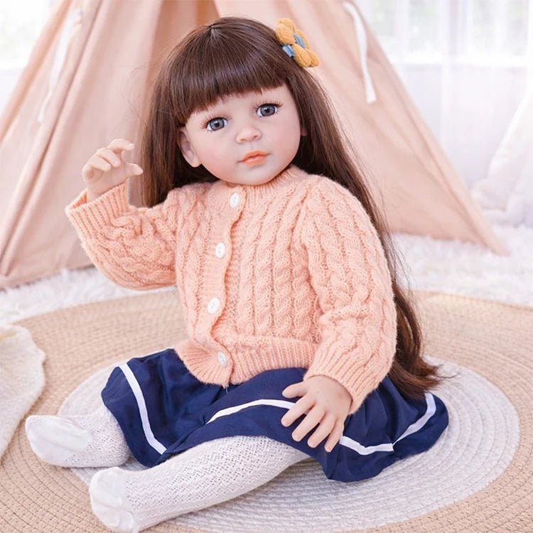 Reborn Kleinkindpuppe im klassischen Strickensemble