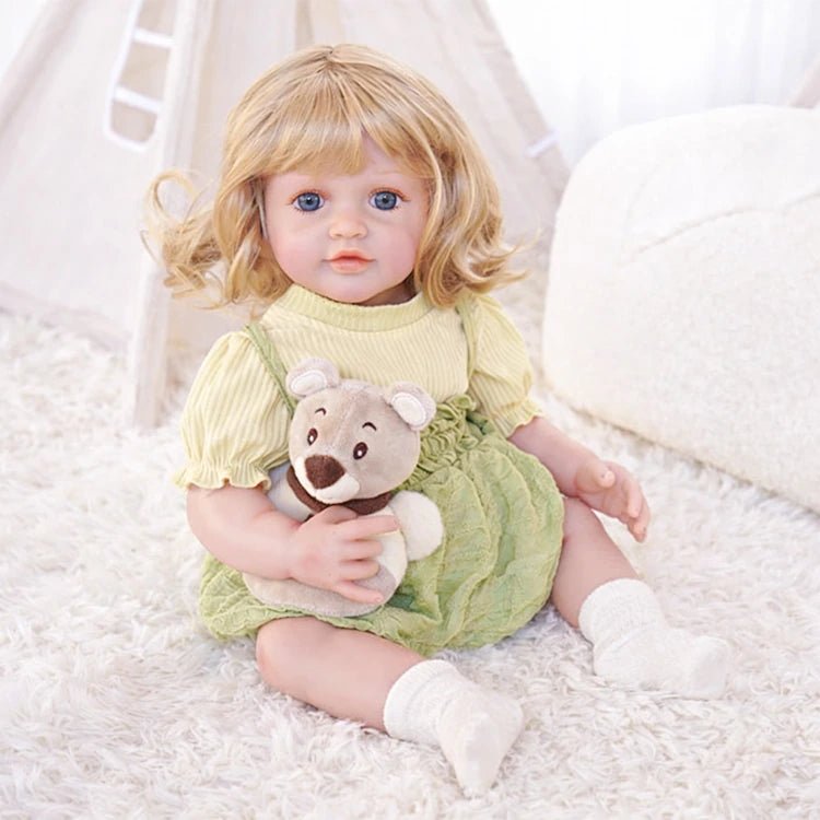 Chimidoll - muñeca de niño pequeño, cabello largo y marrón, vestida con un vestido de verano.