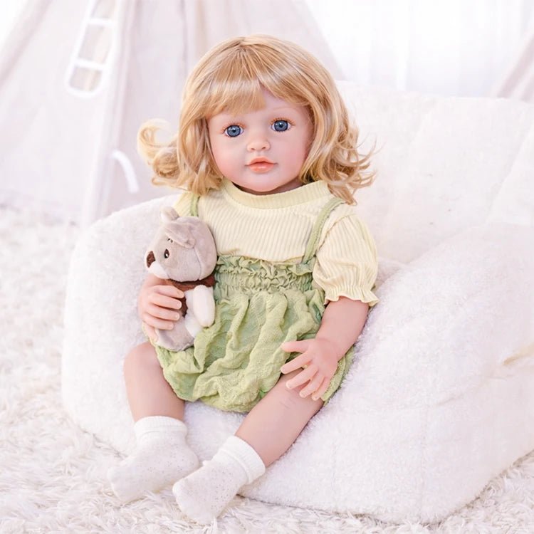 Chimidoll - muñeca de niño pequeño, cabello largo y marrón, vestida con un vestido de verano.