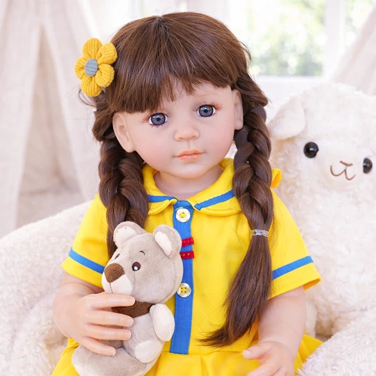 Chimidoll: muñeca renacida de niño pequeño, con conjunto de tenis amarillo.