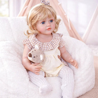 Reborn Kleinkindpuppe im zarten Spitzenkleid mit Zöpfen