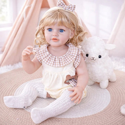 Reborn Kleinkindpuppe im zarten Spitzenkleid mit Zöpfen