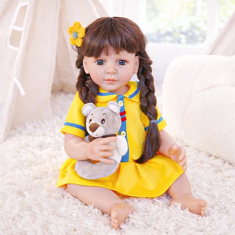 Chimidoll: muñeca renacida de niño pequeño, con conjunto de tenis amarillo.