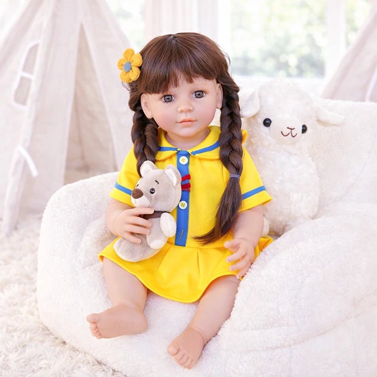 Chimidoll: muñeca renacida de niño pequeño, con conjunto de tenis amarillo.