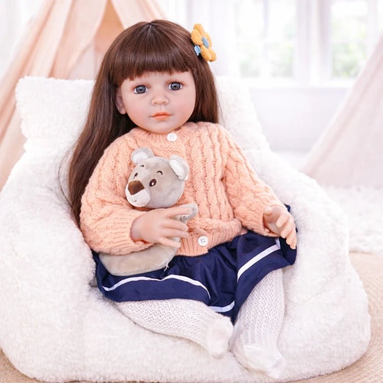 Reborn Kleinkindpuppe im klassischen Strickensemble