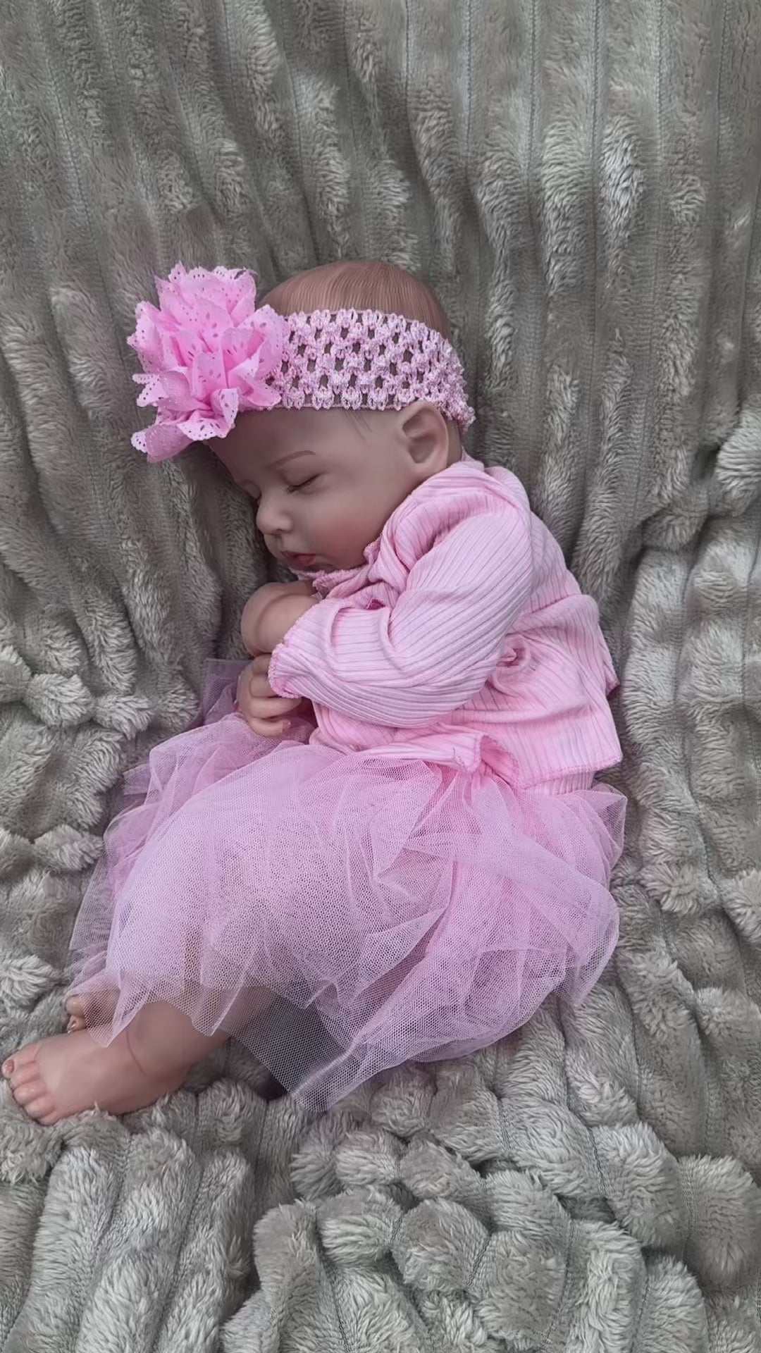 Load video: Rosie 20" Lifelike Reborn Baby Doll - chimidoll