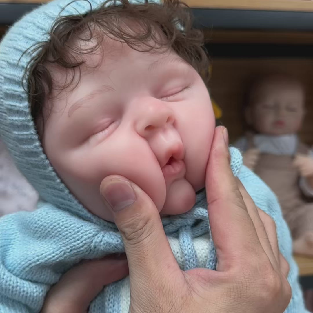Charger la vidéo: Bessie poupée reborn en silicone intégral